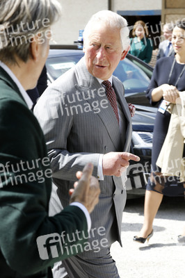Prinz Charles und Herzogin Camilla besuchen einen Bio-Bauernhof in Glonn