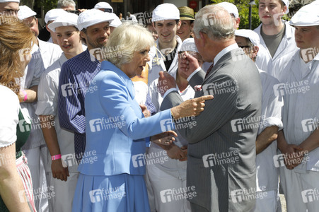 Prinz Charles und Herzogin Camilla besuchen einen Bio-Bauernhof in Glonn
