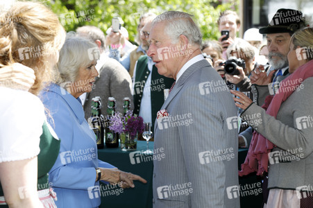 Prinz Charles und Herzogin Camilla besuchen einen Bio-Bauernhof in Glonn