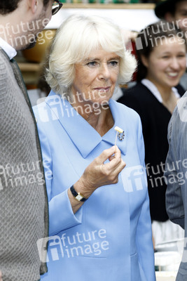 Prinz Charles und Herzogin Camilla besuchen einen Bio-Bauernhof in Glonn