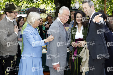 Prinz Charles und Herzogin Camilla besuchen einen Bio-Bauernhof in Glonn