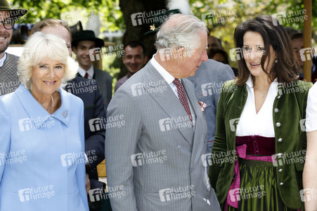 Prinz Charles und Herzogin Camilla besuchen einen Bio-Bauernhof in Glonn