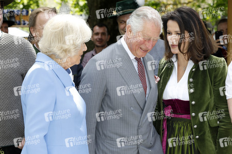 Prinz Charles und Herzogin Camilla besuchen einen Bio-Bauernhof in Glonn