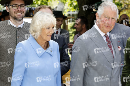 Prinz Charles und Herzogin Camilla besuchen einen Bio-Bauernhof in Glonn