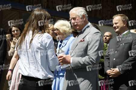 Prinz Charles und Herzogin Camilla besuchen einen Bio-Bauernhof in Glonn