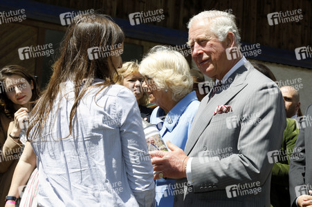 Prinz Charles und Herzogin Camilla besuchen einen Bio-Bauernhof in Glonn