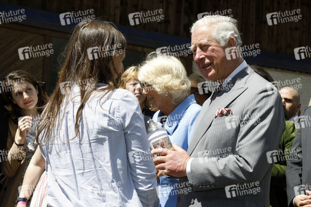 Prinz Charles und Herzogin Camilla besuchen einen Bio-Bauernhof in Glonn