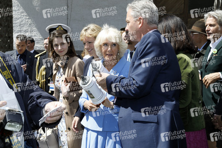 Prinz Charles und Herzogin Camilla besuchen einen Bio-Bauernhof in Glonn
