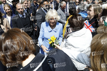 Prinz Charles und Herzogin Camilla besuchen einen Bio-Bauernhof in Glonn