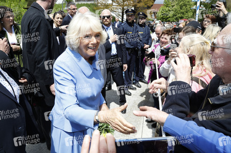 Prinz Charles und Herzogin Camilla besuchen einen Bio-Bauernhof in Glonn