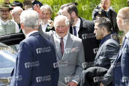 Prinz Charles und Herzogin Camilla besuchen einen Bio-Bauernhof in Glonn