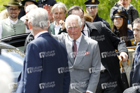 Prinz Charles und Herzogin Camilla besuchen einen Bio-Bauernhof in Glonn