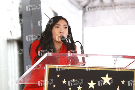 Anne Hathaway erhält einen Stern auf dem Hollywood Walk of Fame in Los Angeles