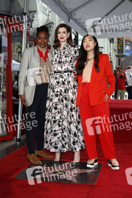Anne Hathaway erhält einen Stern auf dem Hollywood Walk of Fame in Los Angeles