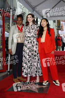 Anne Hathaway erhält einen Stern auf dem Hollywood Walk of Fame in Los Angeles