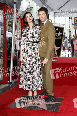 Anne Hathaway erhält einen Stern auf dem Hollywood Walk of Fame in Los Angeles