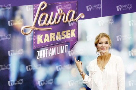 Talkshow Präsentation 'Laura Karasek - Zart am Limit' in Hamburg