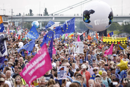 Demonstration 'Ein Europa für alle - Deine Stimme gegen den Nationalismus' in Köln