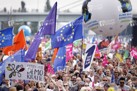 Demonstration 'Ein Europa für alle - Deine Stimme gegen den Nationalismus' in Köln