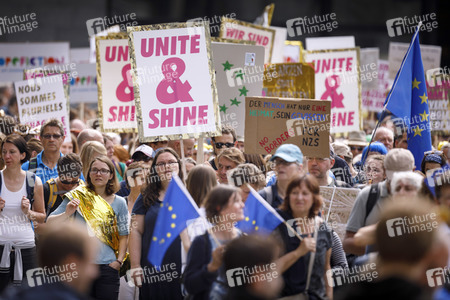 Demonstration 'Ein Europa für alle - Deine Stimme gegen den Nationalismus' in Köln
