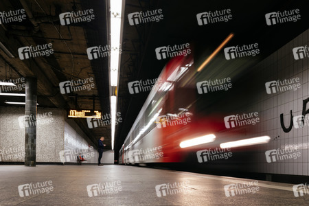 Symbolfoto Bahnsteig
