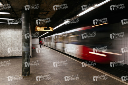 Symbolfoto Bahnsteig