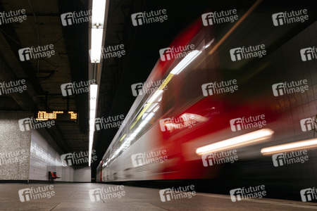 Symbolfoto Bahnsteig