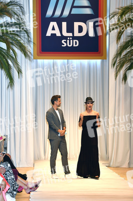 Fashion Show der Damen Beachwear Kollektion 2019 von ALDI Süd in München