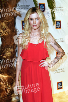 Fashion Show der Damen Beachwear Kollektion 2019 von ALDI Süd in München