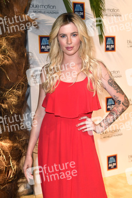 Fashion Show der Damen Beachwear Kollektion 2019 von ALDI Süd in München