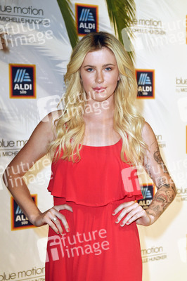 Fashion Show der Damen Beachwear Kollektion 2019 von ALDI Süd in München