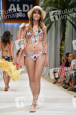 Fashion Show der Damen Beachwear Kollektion 2019 von ALDI Süd in München