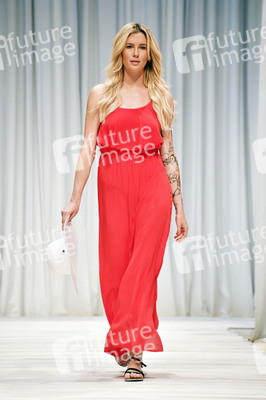 Fashion Show der Damen Beachwear Kollektion 2019 von ALDI Süd in München