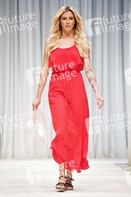 Fashion Show der Damen Beachwear Kollektion 2019 von ALDI Süd in München