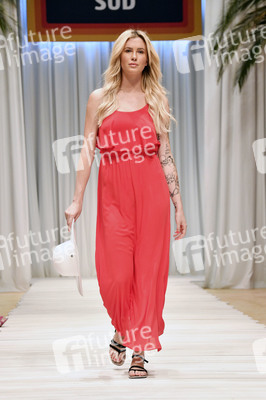 Fashion Show der Damen Beachwear Kollektion 2019 von ALDI Süd in München