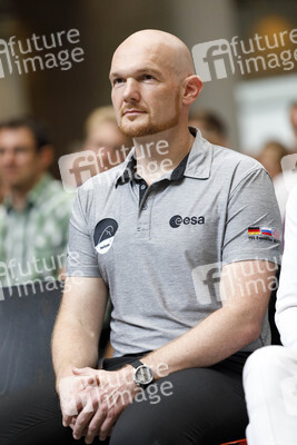 Eintrag von Alexander Gerst in das goldene Buch der Stadt Köln