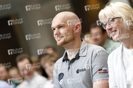 Eintrag von Alexander Gerst in das goldene Buch der Stadt Köln