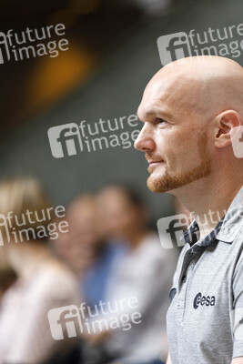 Eintrag von Alexander Gerst in das goldene Buch der Stadt Köln