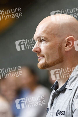 Eintrag von Alexander Gerst in das goldene Buch der Stadt Köln