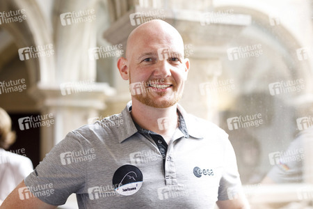 Eintrag von Alexander Gerst in das goldene Buch der Stadt Köln