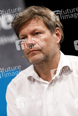 Robert Habeck und Harald Welzer auf der phil.cologne 2019 in Köln