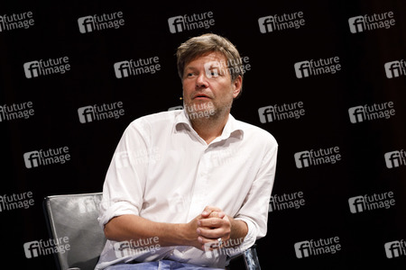 Robert Habeck und Harald Welzer auf der phil.cologne 2019 in Köln