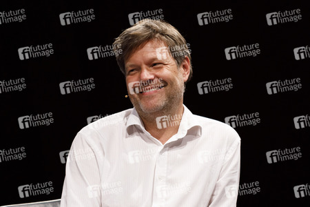 Robert Habeck und Harald Welzer auf der phil.cologne 2019 in Köln