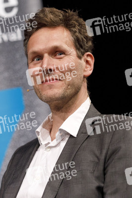 Bernhard Schlink und Tobias Rosefeldt auf der phil.cologne 2019 in Köln