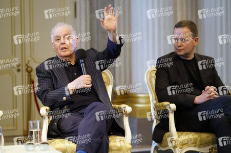 Pressekonferenz zur Zukunft der Staatsoper Unter den Linden in Berlin
