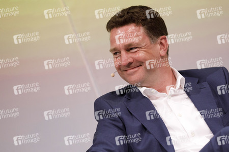 Breitbandgipfel 'Glasfaserausbau im Faktencheck' in Köln