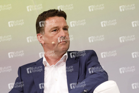 Breitbandgipfel 'Glasfaserausbau im Faktencheck' in Köln