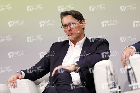 Breitbandgipfel 'Glasfaserausbau im Faktencheck' in Köln