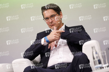 Breitbandgipfel 'Glasfaserausbau im Faktencheck' in Köln