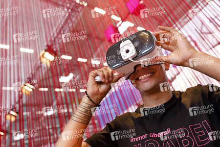 Symbolfoto Virtual Reality-Brille